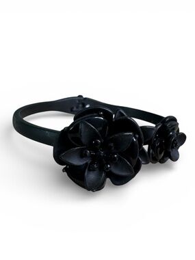 Simply Vera Vera Wang Black Floral Bracelet in Metal Gothic Lolita